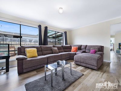 1 Charlotte Place, Cranbourne West