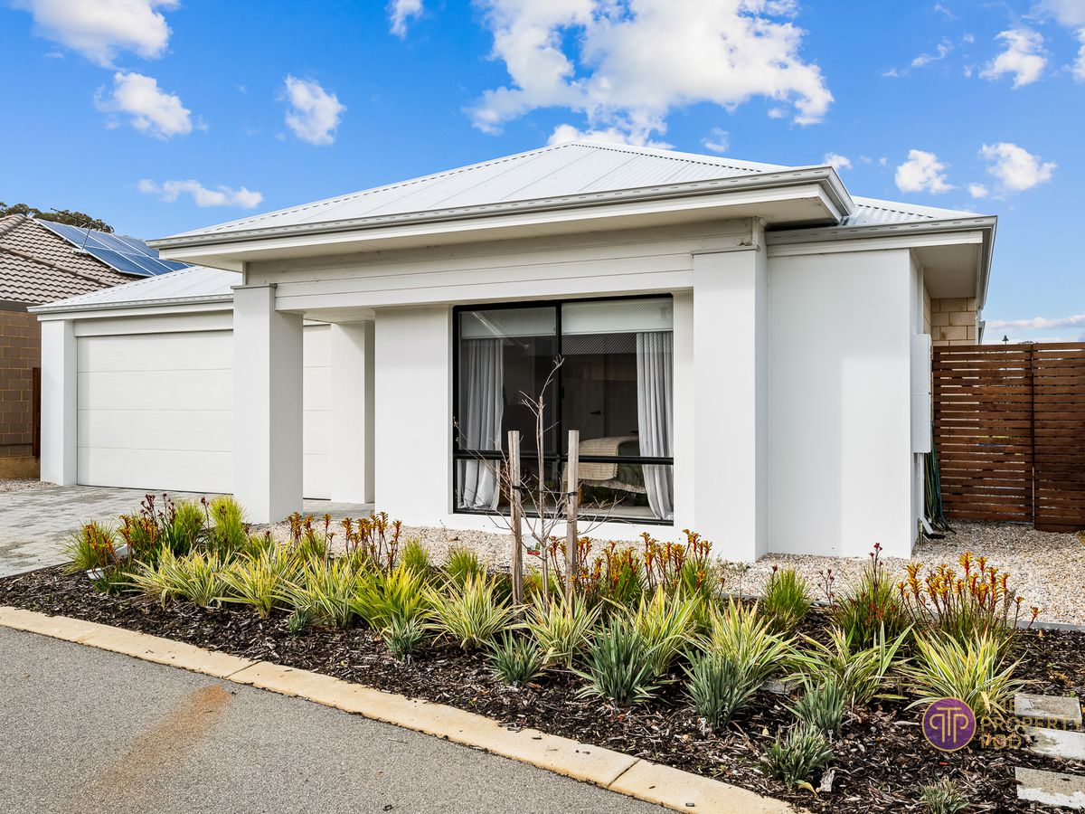 12 Furnell Way, Lakelands