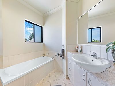 8 / 14 Altmann Avenue, Cannonvale