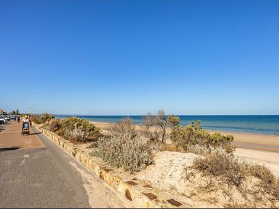 10 / 209 The Esplanade, Henley Beach