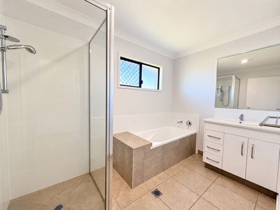 21 Turner Avenue, Atherton