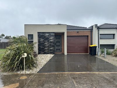 1 / 159 Botanica Springs Boulevard, Brookfield