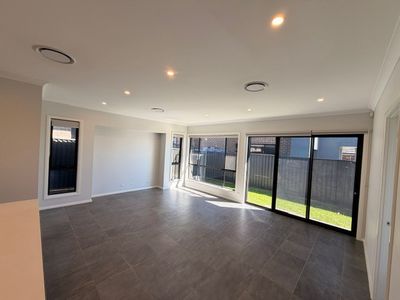 101 Sixteenth Avenue, Austral