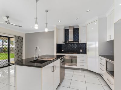 24 Lochern Way, Bushland Beach