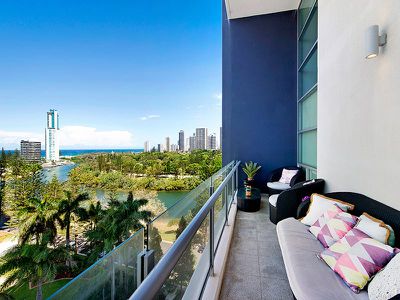 902 / 11 Hill Parade, Main Beach