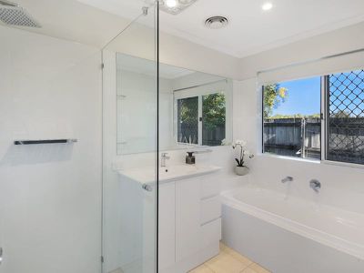 33 Seacove Court, Noosa Waters