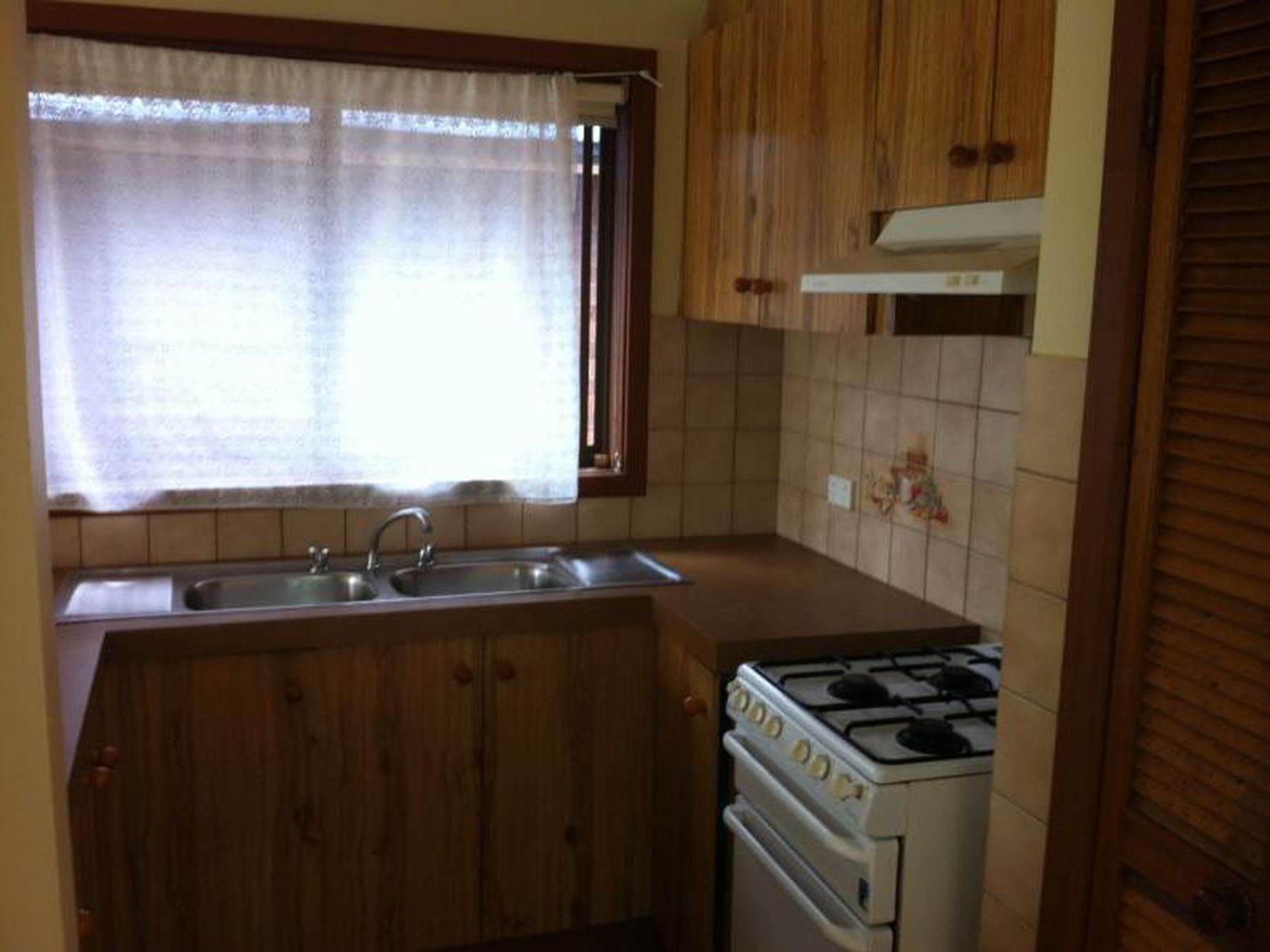 2 / 76 Woodville Park Drive, Hoppers Crossing