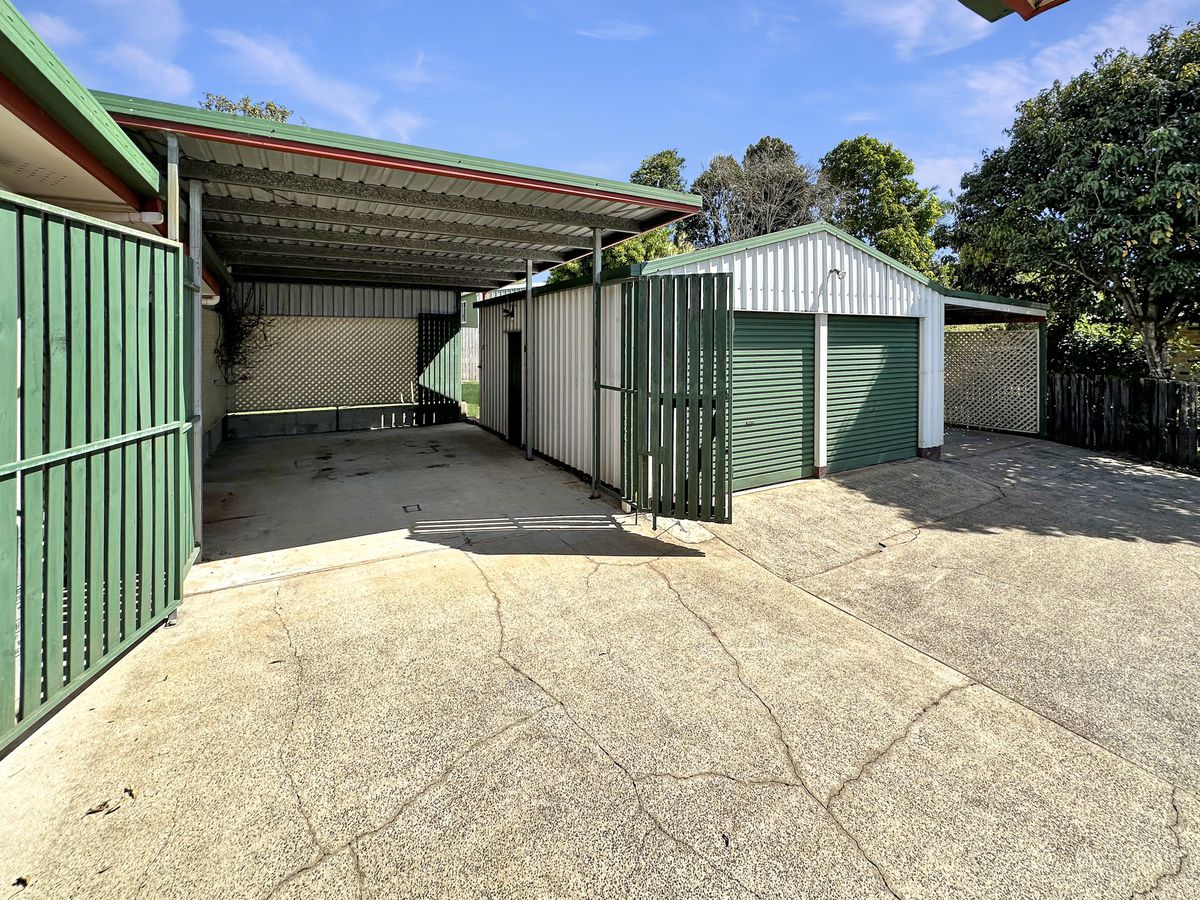21 Crouch Avenue, Atherton