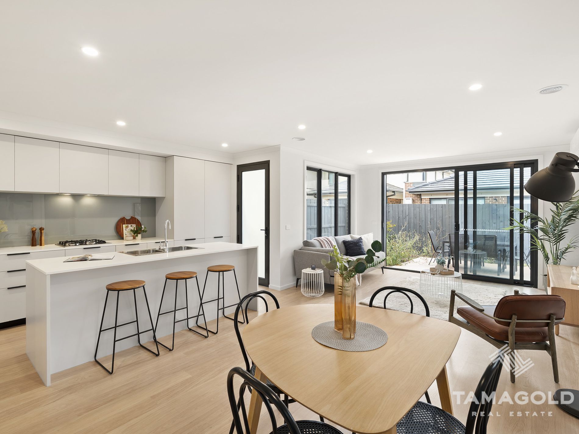 32 CRICKLEWOOD CIRCUIT, Narre Warren