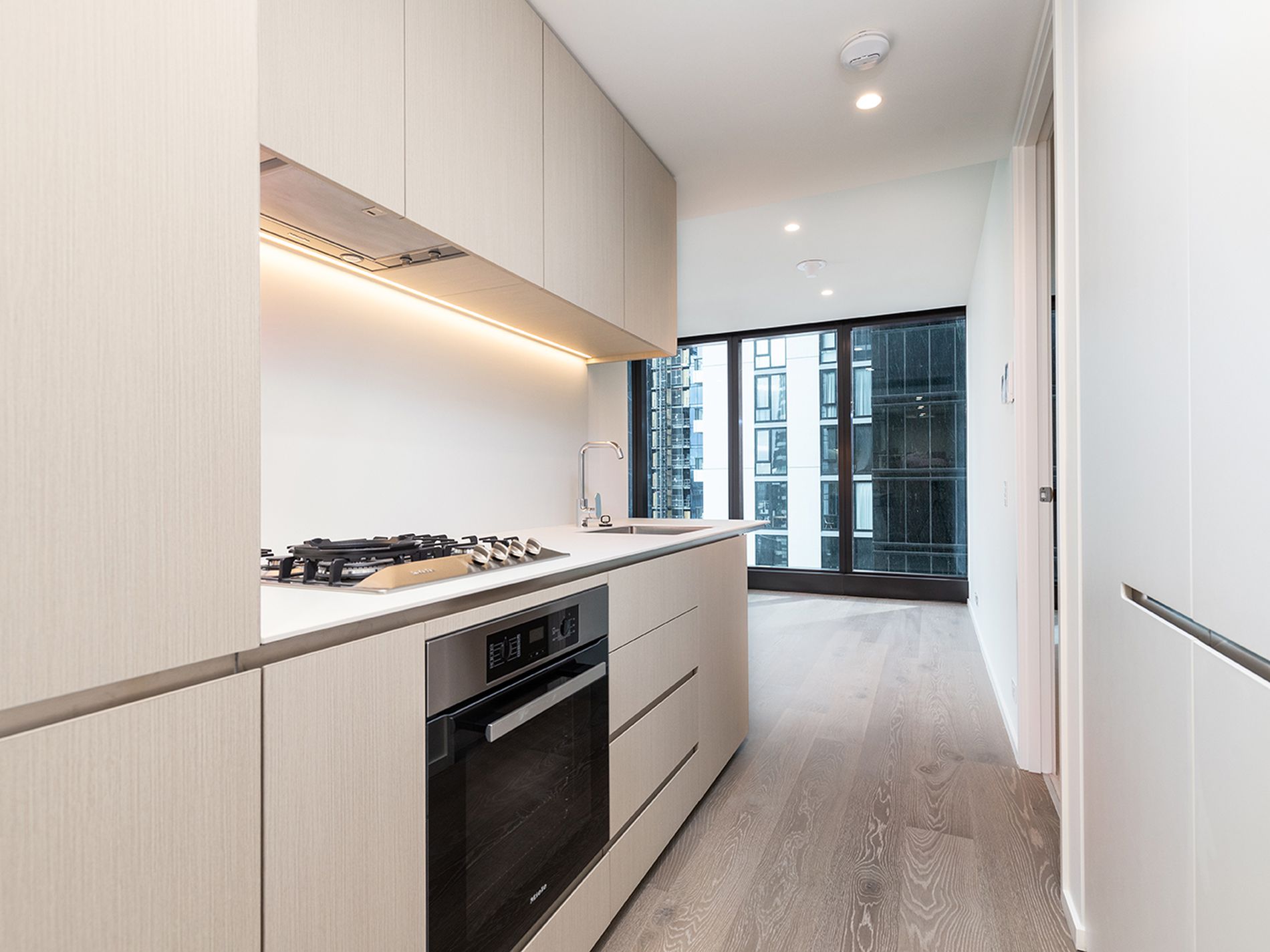 1913 / 70 Southbank Boulevard, Southbank