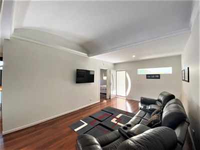 5 Gardenvale Street, Holland Park West