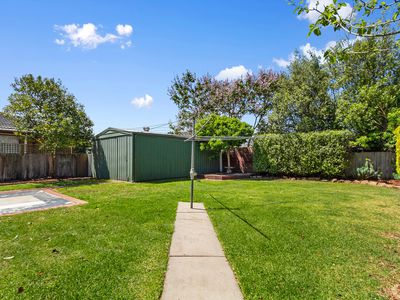 12 Ellen Way, Sale