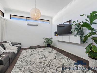 30 Bellavista Parade, Meadow Springs