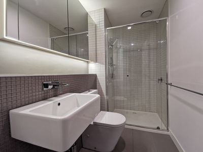 2007 / 38 Rose Ln, Melbourne