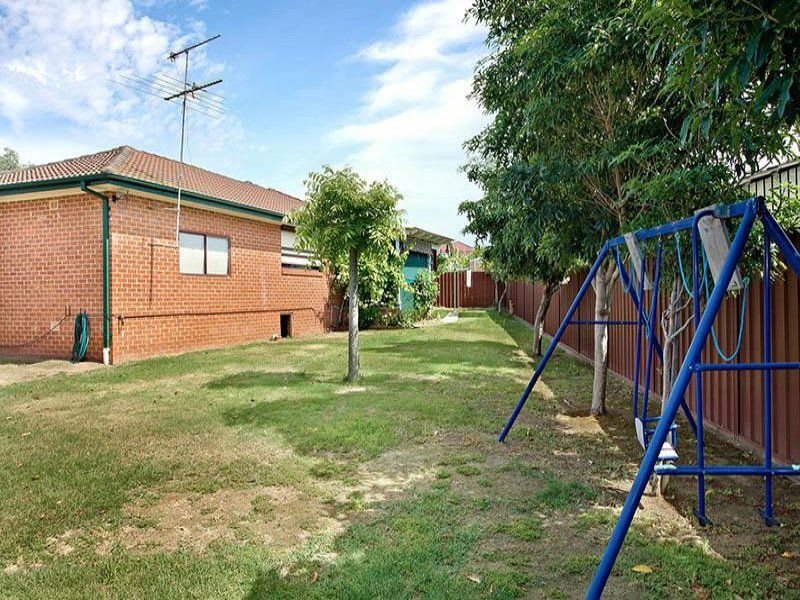 4 Burwood Pl, St Johns Park