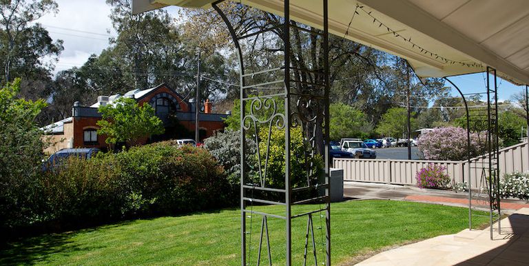 24 Kirkland Ave, Euroa