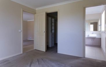 4 Gareth (Patrick) St, Cranbourne East