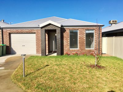 5 / 110 Greta Drive, Lavington