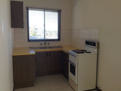 2 / 9 Barbara Avenue, Warrawong