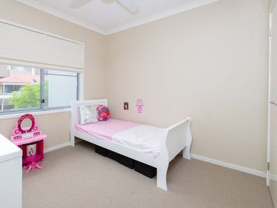 6 McKivat Drive, Springfield Lakes