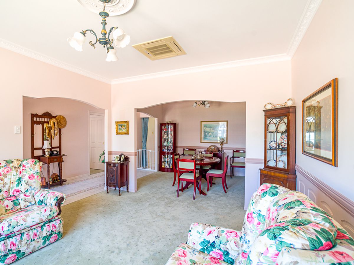 6 Daphne Court, Torquay