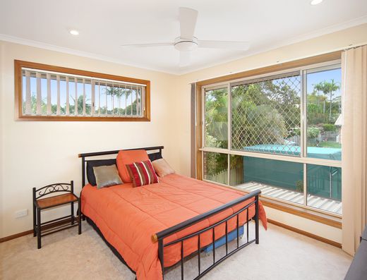 Impressive home in convenient location   *** UNFURNISHED *** image 12