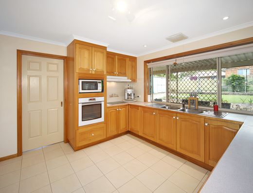 Impressive home in convenient location   *** UNFURNISHED *** image 4