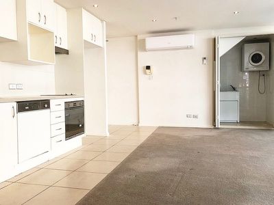 518B / 1 Como Crescent, Southport