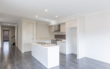6 Mistover Grove, Officer