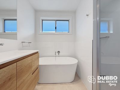 8B Violet Circuit, Dubbo