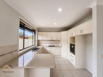 2 / 10 Robina Grove, Forster