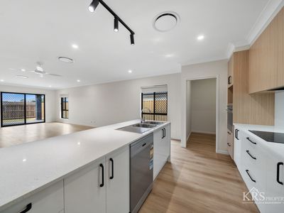 31 Ashwood Circuit, Chambers Flat