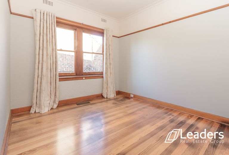 8 BURNS AVENUE, Murrumbeena