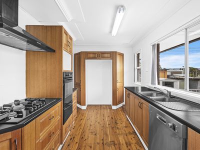 2 Devonshire Crescent, Oak Flats