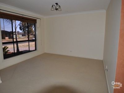 18 Page Avenue, Dubbo