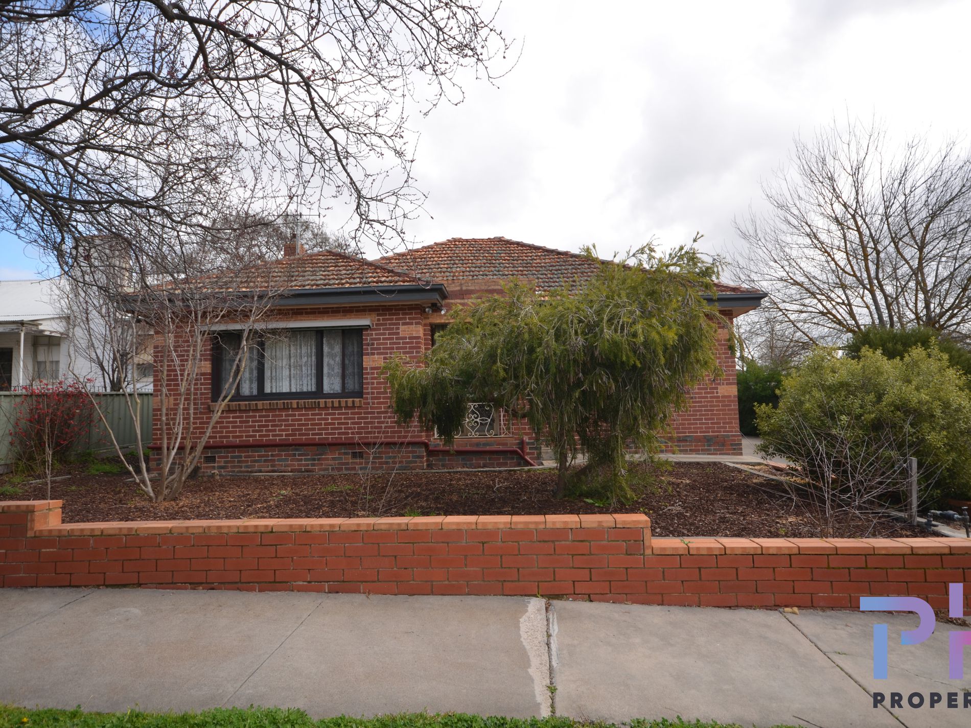 9 Thompson Crescent, Kennington PH Property