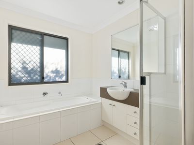 7 Caper White Court, Kallangur
