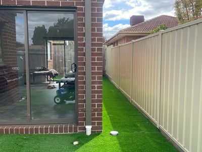 2 / 7 Albert Drive, Melton South
