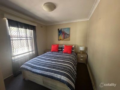 6 / 4 Mosbri Crescent, The Hill