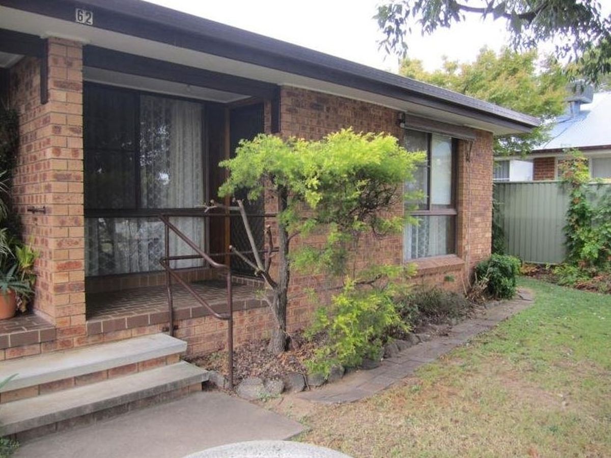 2 / 62 GRIFFIN AVENUE, Tamworth First National Real Estate Tamworth