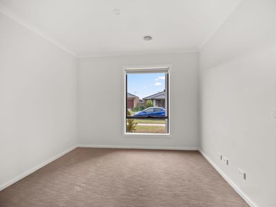 6 Shrubs Road, Mambourin