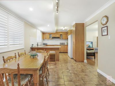 42 Christopher Crescent, Lake Haven