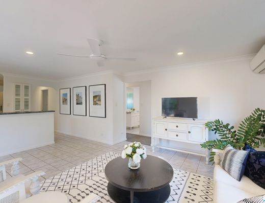 Spacious, Light-Filled Living in a Quiet Old Tewantin Cul-de-Sac image 9