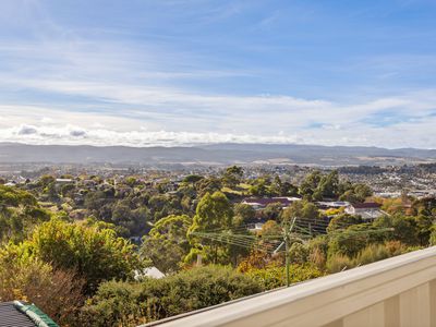 6 Denison Grove, West Launceston