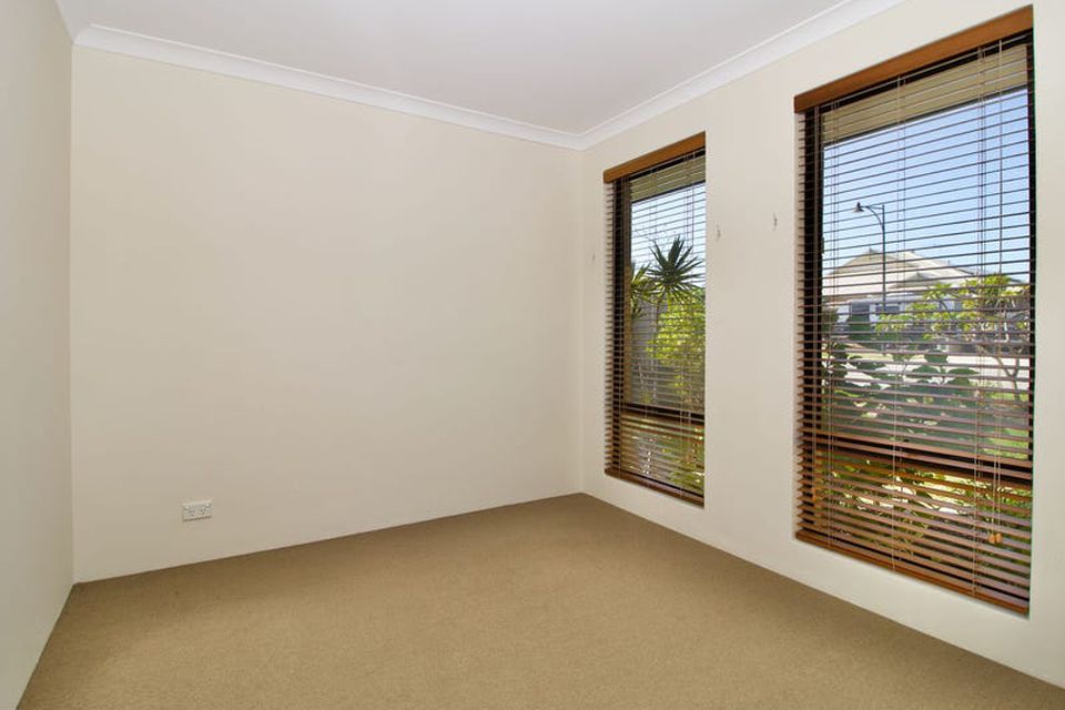 24 Almond Avenue , Shoalwater