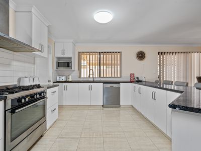 27 Riseberry Way, Somerville