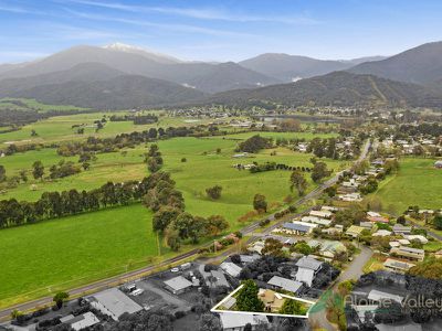 13 Coolumbooka Avenue, Tawonga South