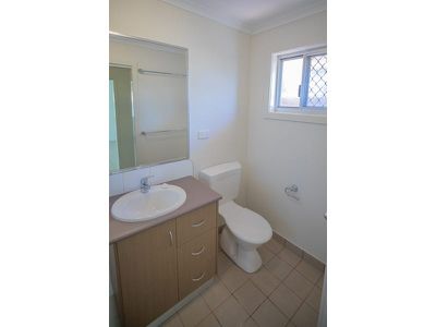 50 Giles Avenue, Newman