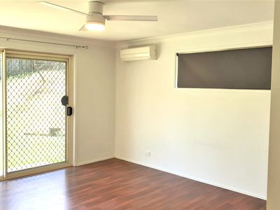 4 Desert Falls Crescent, Parkwood