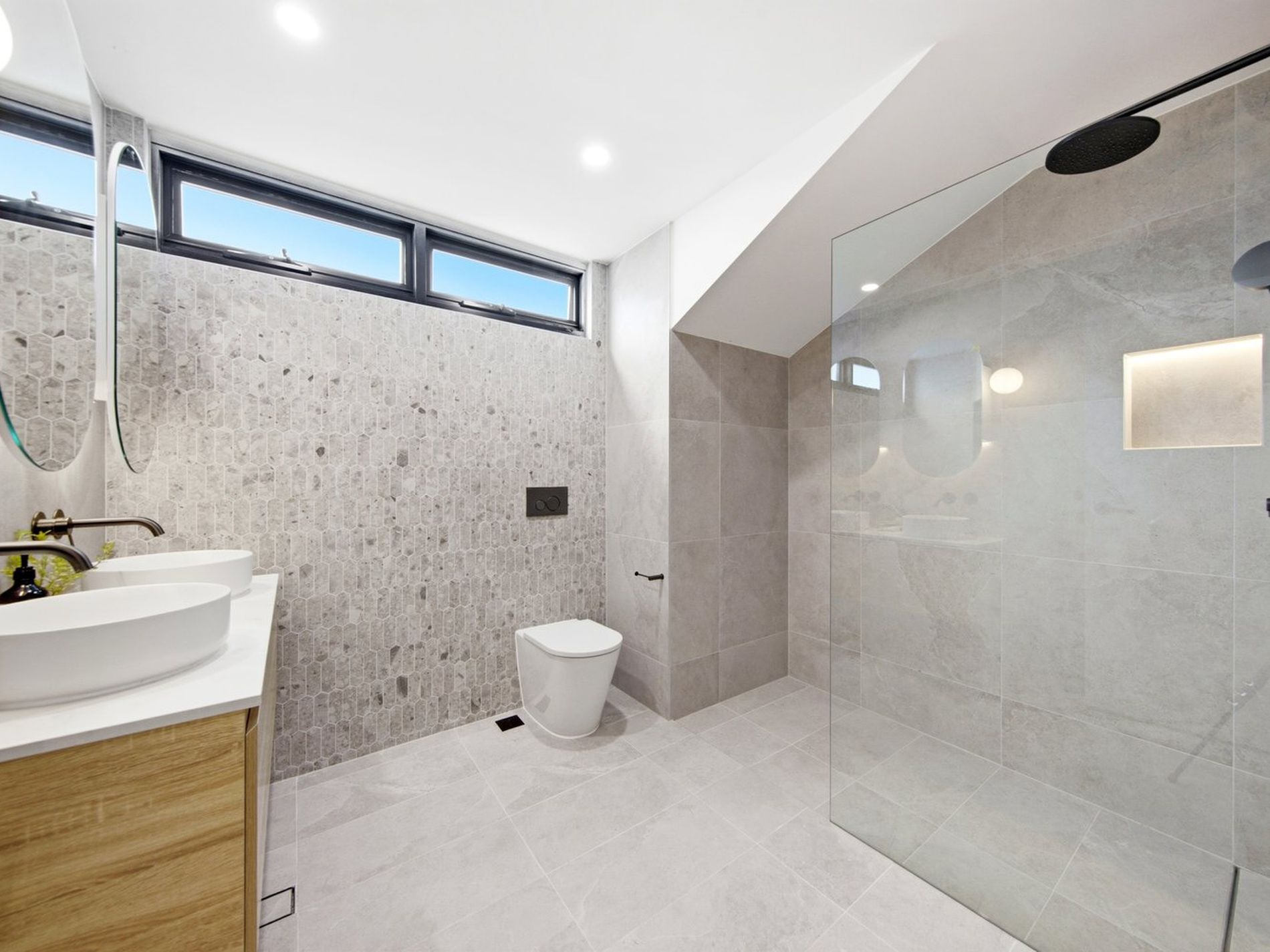 Townhouse / 9-9a Old Berowra Road, Hornsby